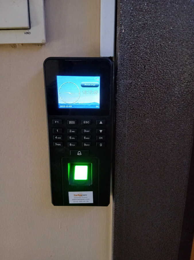 Metropol Center Parmak izli ve Kartlı Kapı Kontrol Sistemi