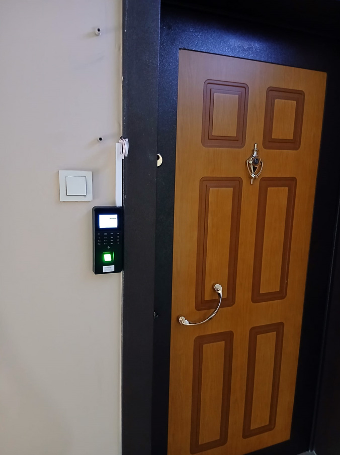 Metropol Center Parmak izli ve Kartlı Kapı Kontrol Sistemi